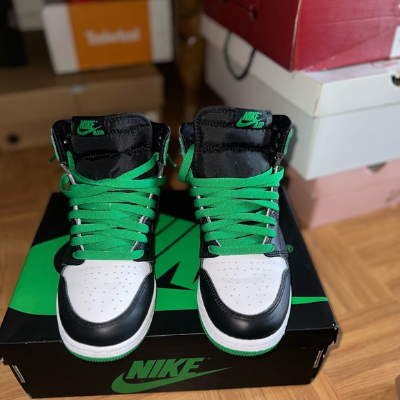 AIR JORDAN 1 RETRO HIGH OG GS
BLACK/LUCKY GREEN-WHITE
Read description *** - Picture 3 of 4